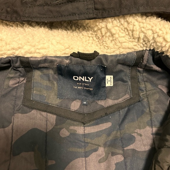 Winter coat - Picture 2 of 8